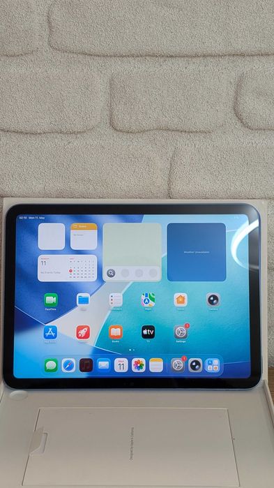 iPad 10th Gen 64GB Blue – като нов