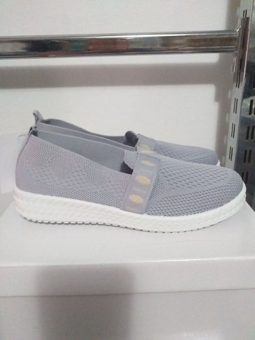Încălțăminte sport de damă ușori și confortabili