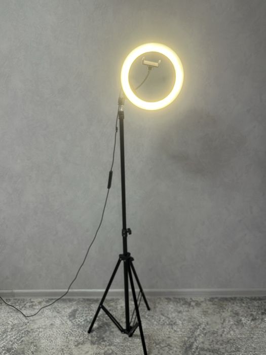 Продаю кольцевую LED лампу