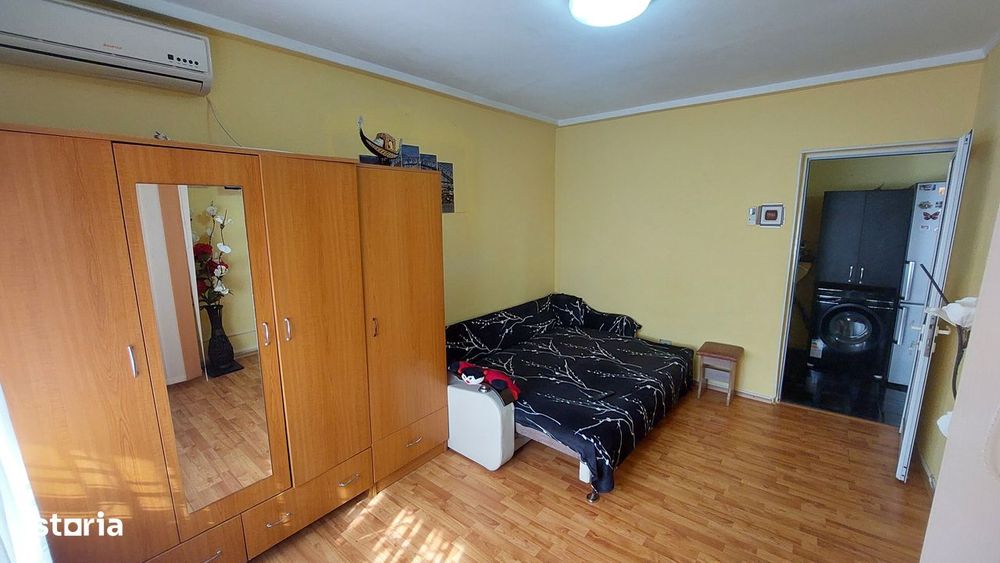 Inchiriez garsoniera Etaj 3 situat vizavi de posta,1000 lei lunar