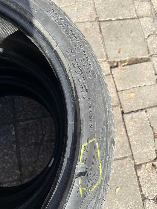 Всесезонни гуми Continental Pro Contact 235 40 19 - 4бр.