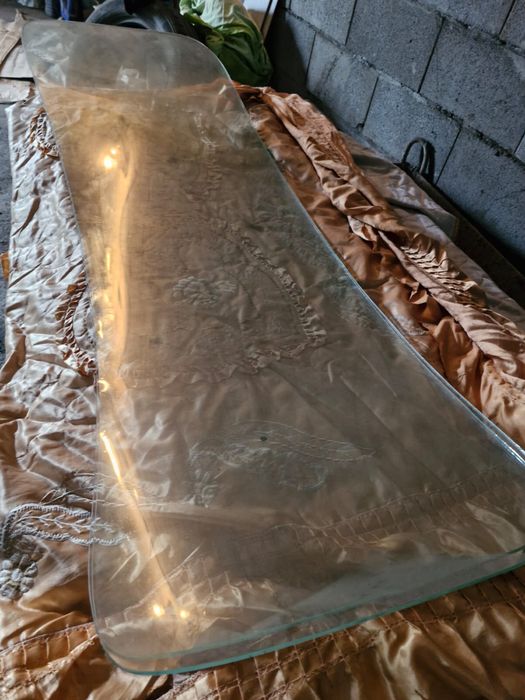 Лобовое стекло на УАЗ Таблетка