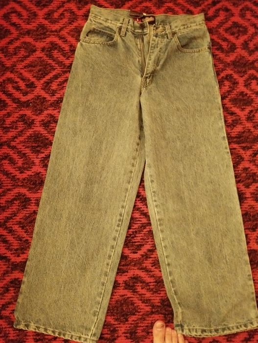 Продаю мужские джинсы