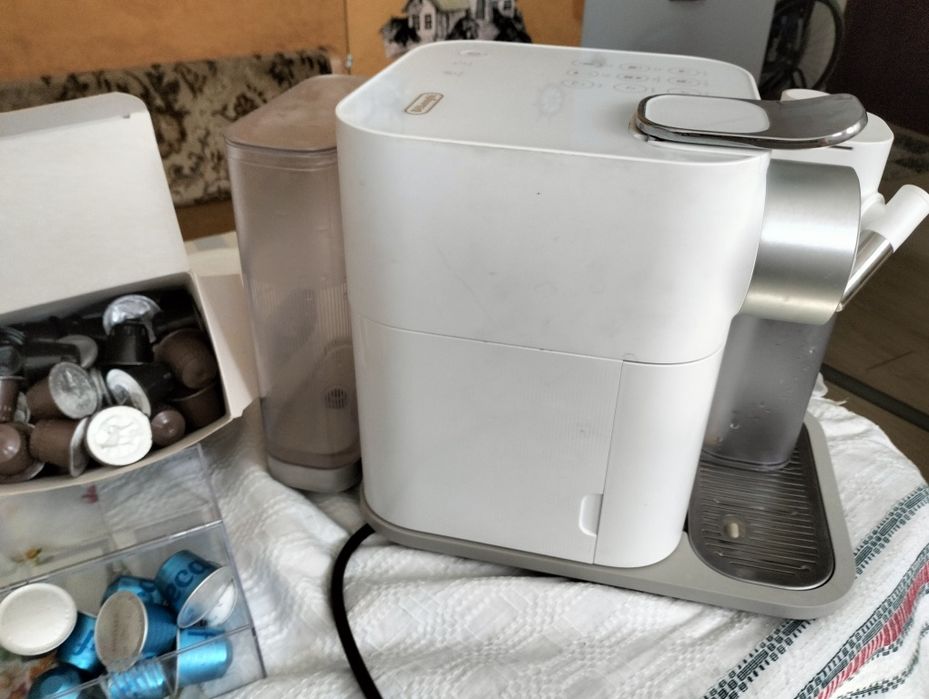 Vând Nespresso DeLonghi Gran Lattissima