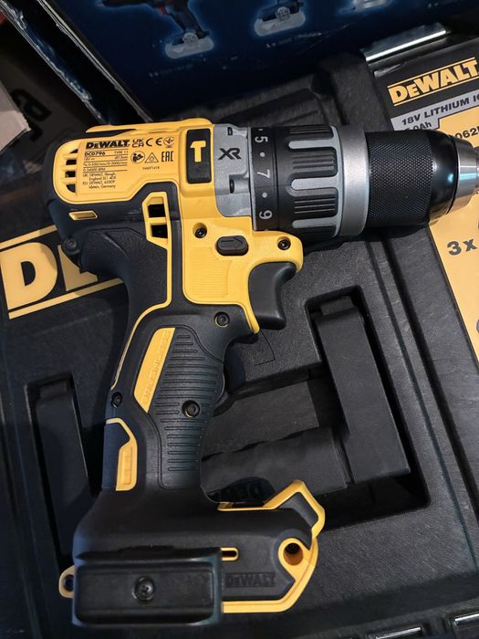 Комби винтоверт Деволт Dewalt DCD796
