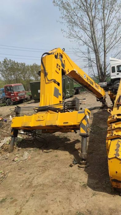 Манипулятор 8 тонналик 2015 йил заказга келтириб берамиз