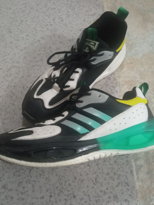 Кроссовки фирма .