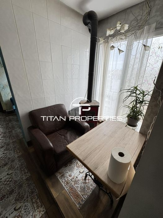 Тристаен апартамент в ж.к Възраждане