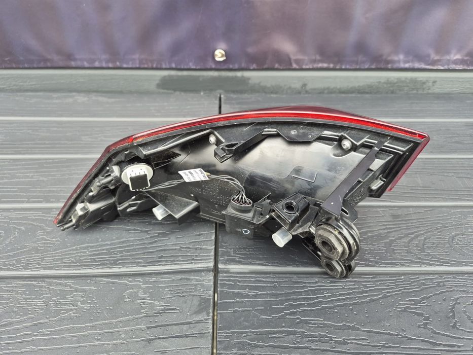 Stop dreapta spate pe aripa VW Golf 8
