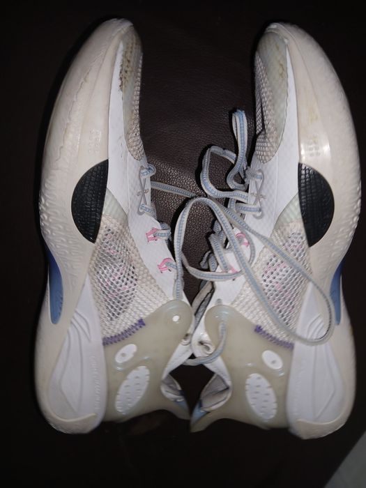 Продаю кроссовки