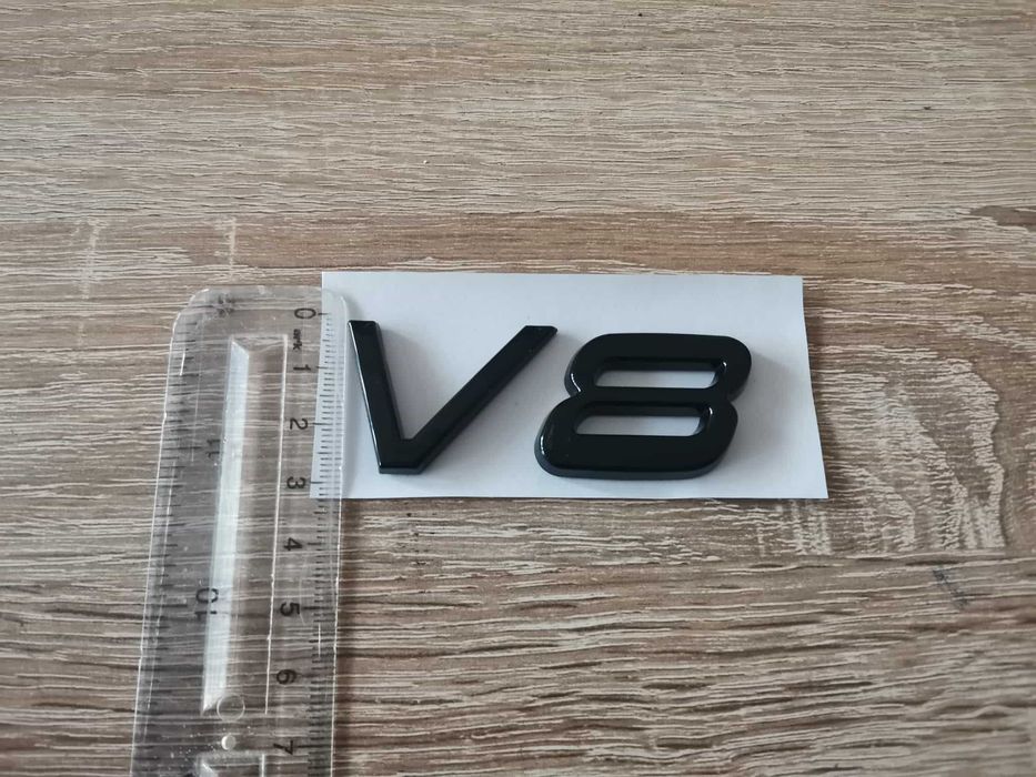 черна емблемa Volvo V8