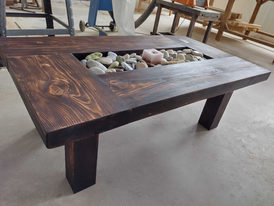 Бутикова холна маса от дърво