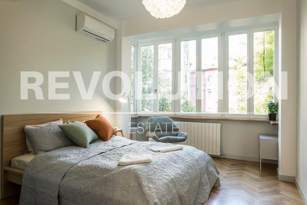 Тристаен апартамент в Центъра на София до НДК.