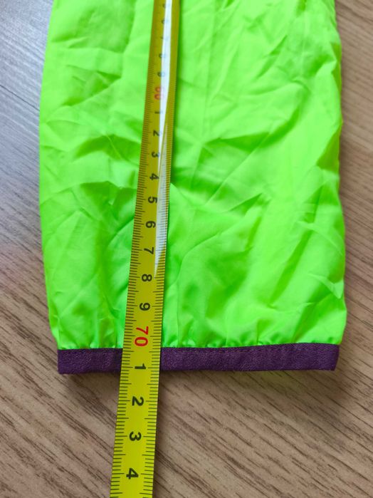 Ветровка Decathlon / Kalenji - Размер S, Улта-лека 120 грама.