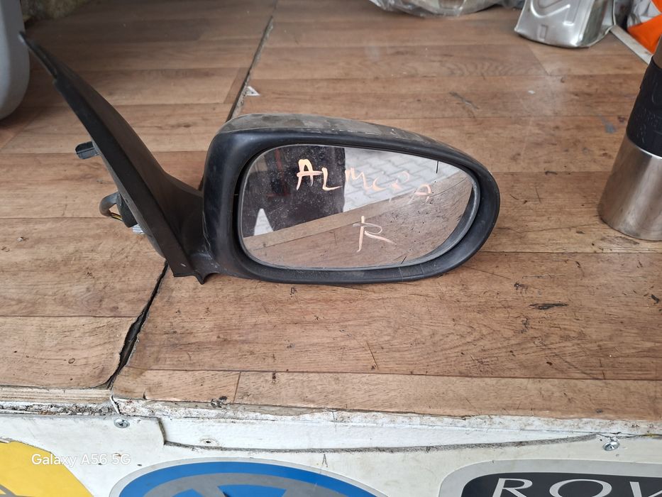 Оригиналнo Огледало  Nisan Almera дясно