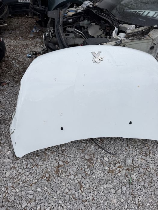 Преден капак за Peugeot 208