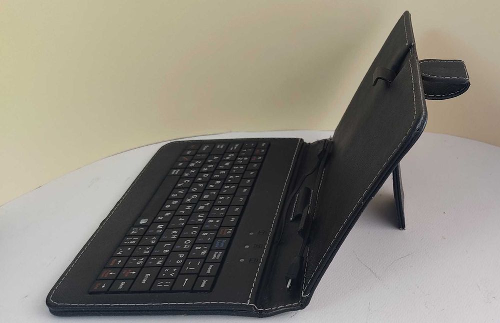 Кейс с клавиатура за таблет