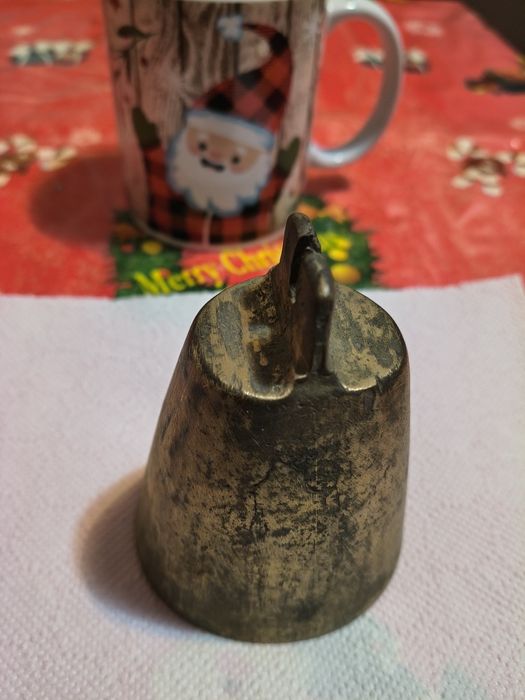 Vind doua clopote ( unu de bronz și unul aliaj )