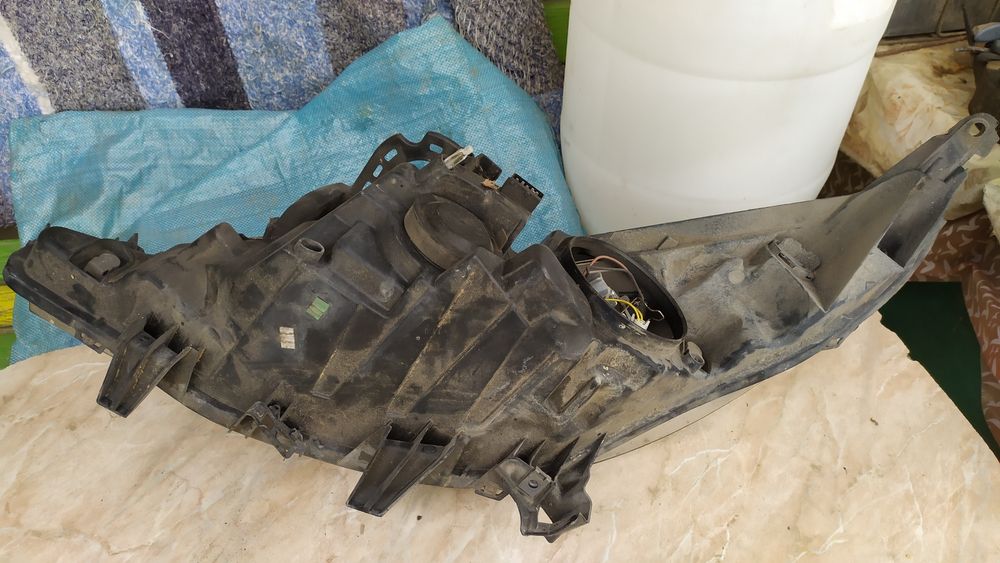 Фар за Пежо 207 преден