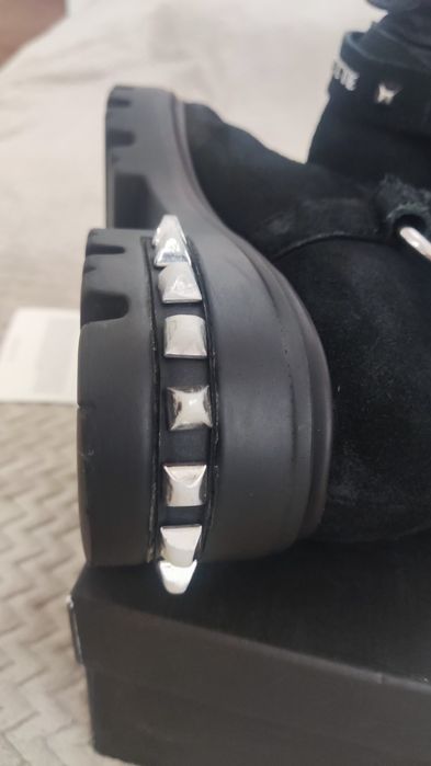 Musette Много ефектни велурени боти