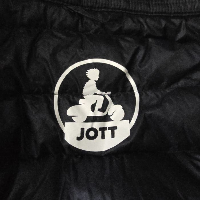 Олекотено пухено яке jott