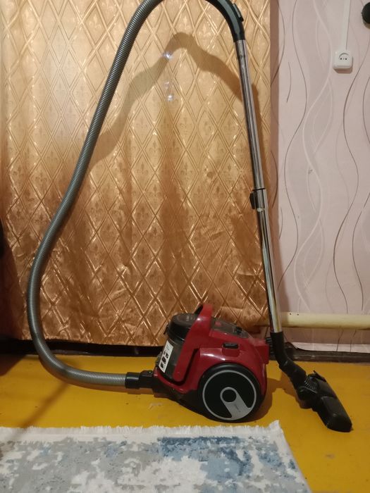 Пылесос обычный для уборки дома