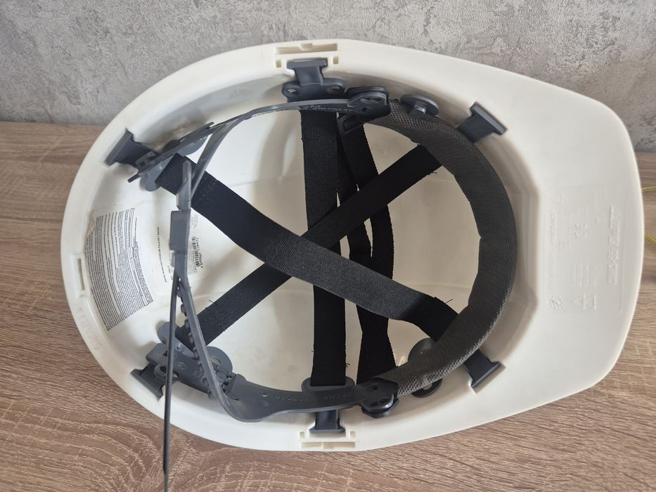 Продам каску защитную