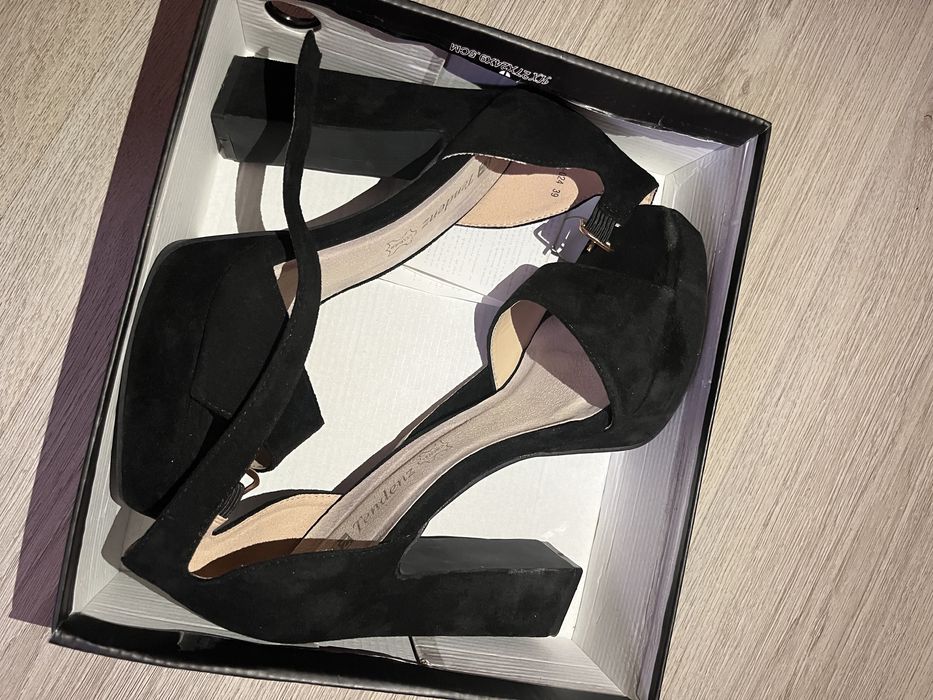 Два чифта сандали tendenz