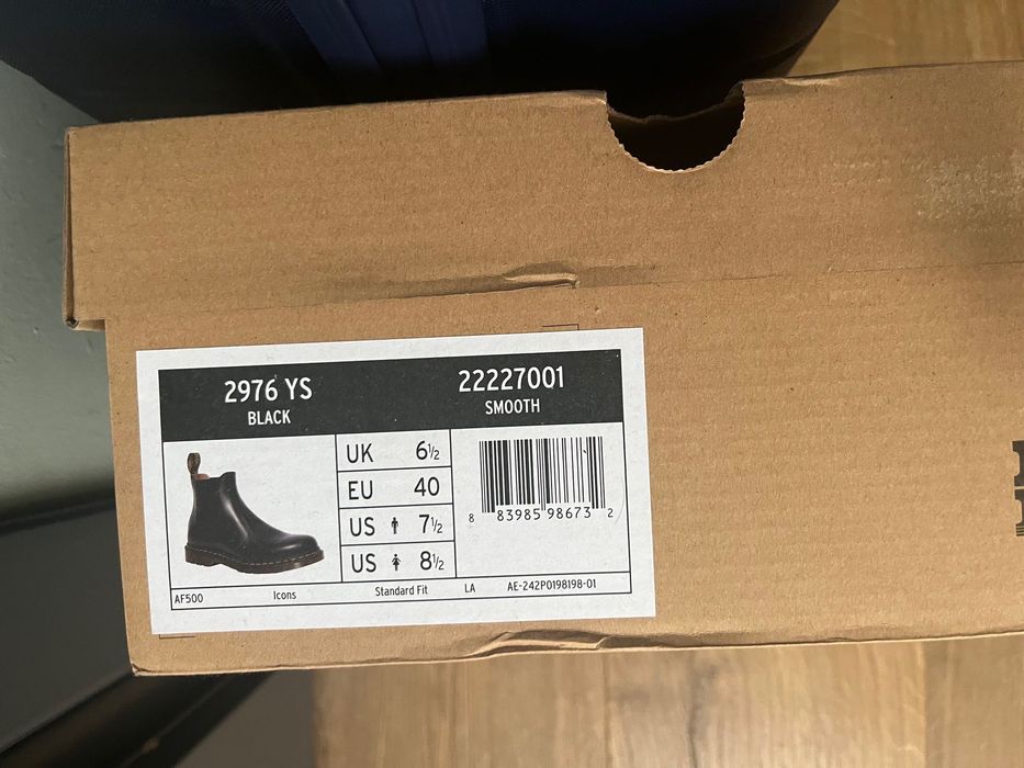 Продавам оригинални боти DR. MARTENS 2976 Smooth