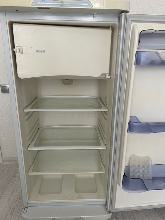 Холодильник  Бирюса