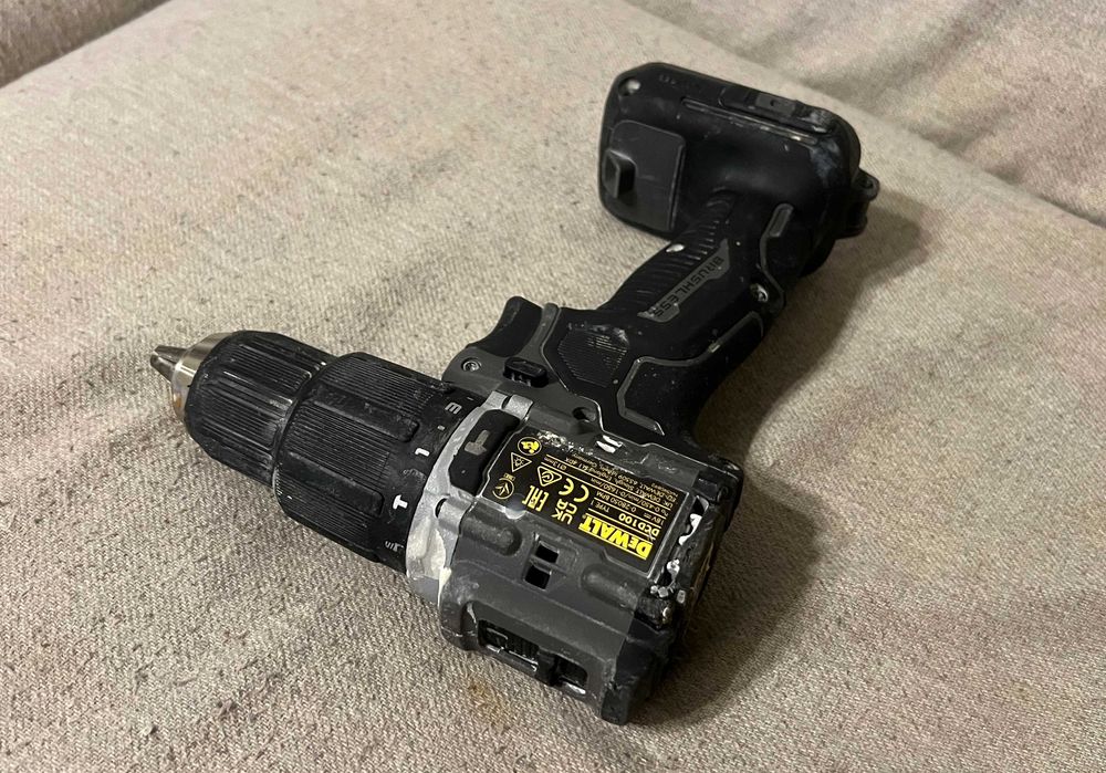 Masina gaurit insurubat DeWalt DCD100 XR 18V brushless doar corp black