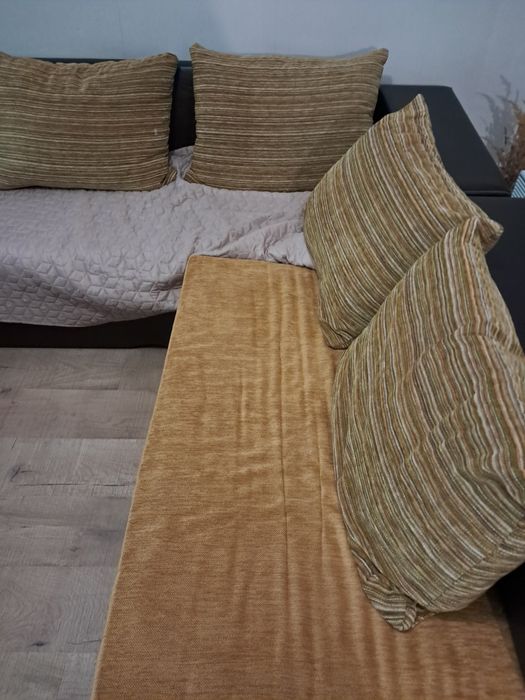 Диван със функция сън