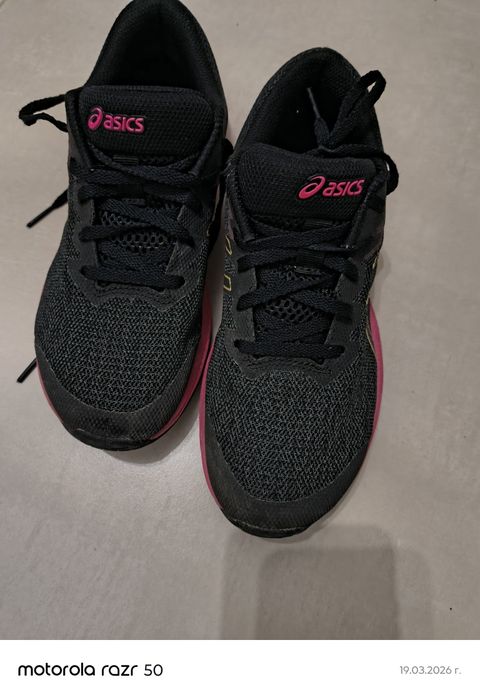 Маратонки asics.