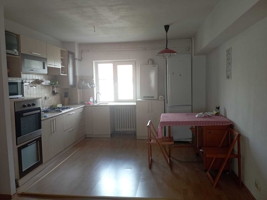Apartament 3 camere decomandat-suprafata mare-2 bai-2 balcoane-zona Dorobanti Deva