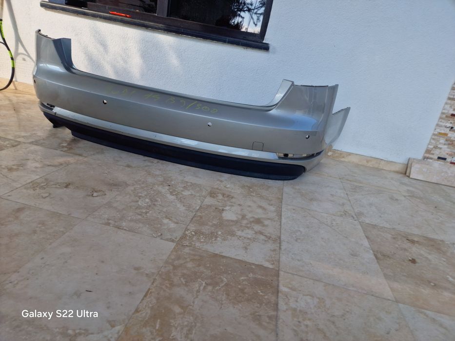 Bara fata spate și aripa. Audi a4 b9 far capota