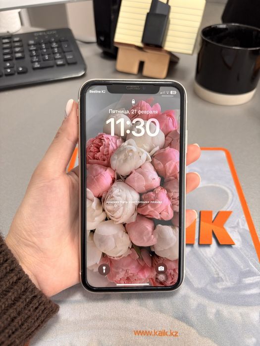 Продам Айфон 11 в белом цвете