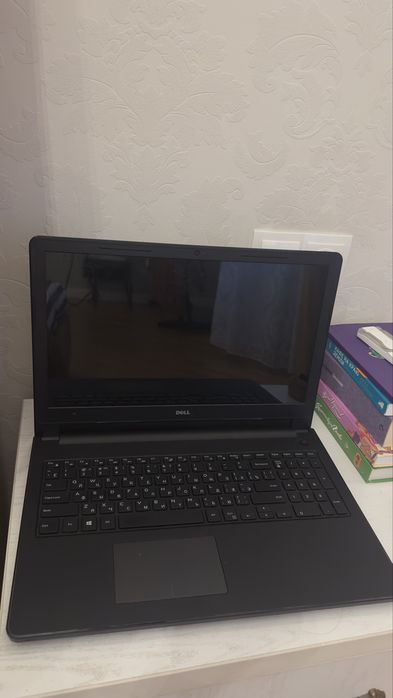 Dell Inspiron 15 — рабочий ноутбук + зарядное устройство и мышка