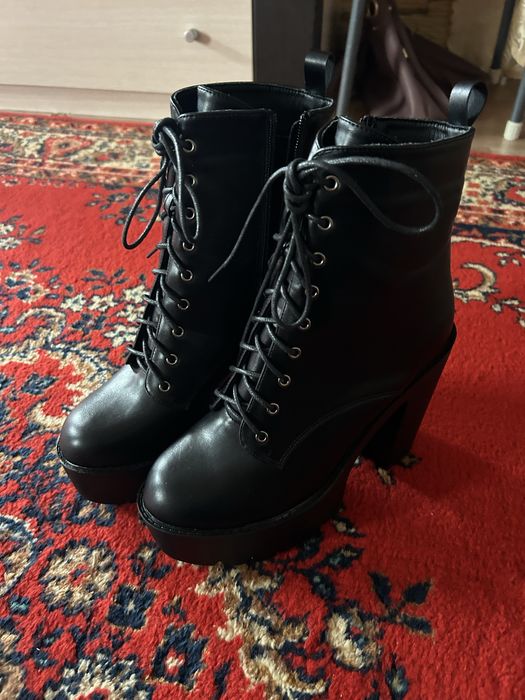 Зимние сапоги на платформе