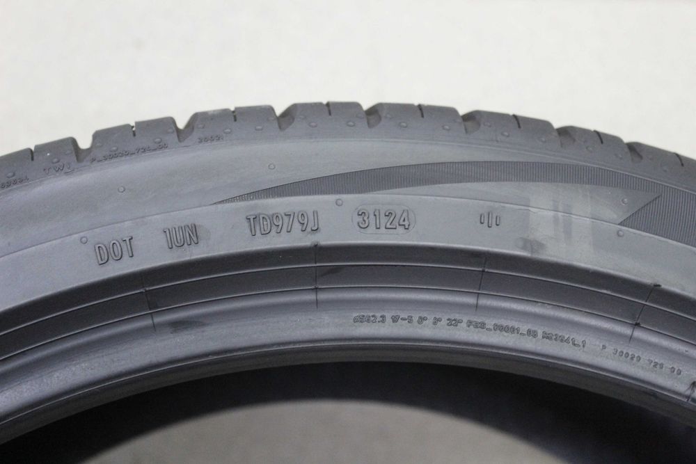 285/35-22 Pirelli Scorpion Zero Tesla