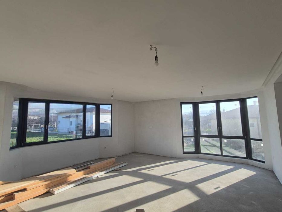 Продава се Къща в с. Златитрап, Област Пловдив - 262 кв.м за 701 €/кв.м - Снимка #1