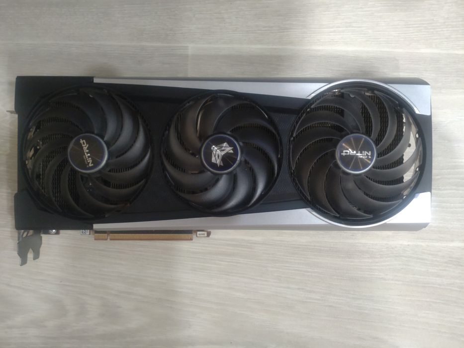 Продам видеокарту RX 6800XT.