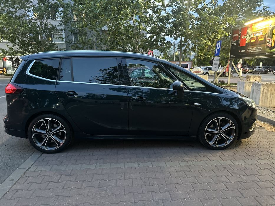Opel zafira c opc line