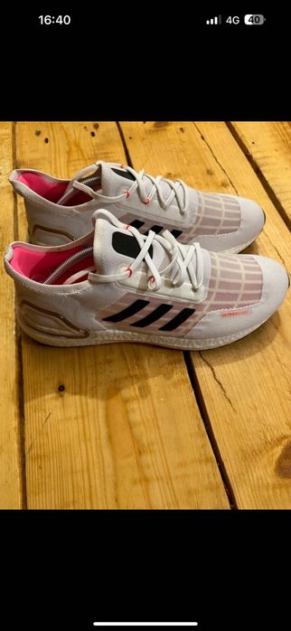 Vând pantofi sport marca Adidas