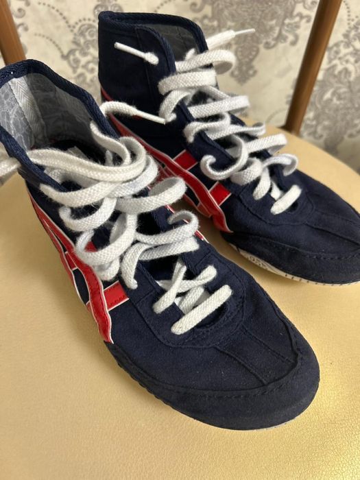 Продаю борцовки асикм тайгеры