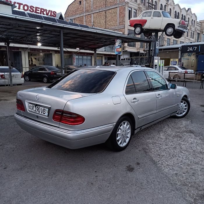 Mercedes Benz W210 E200