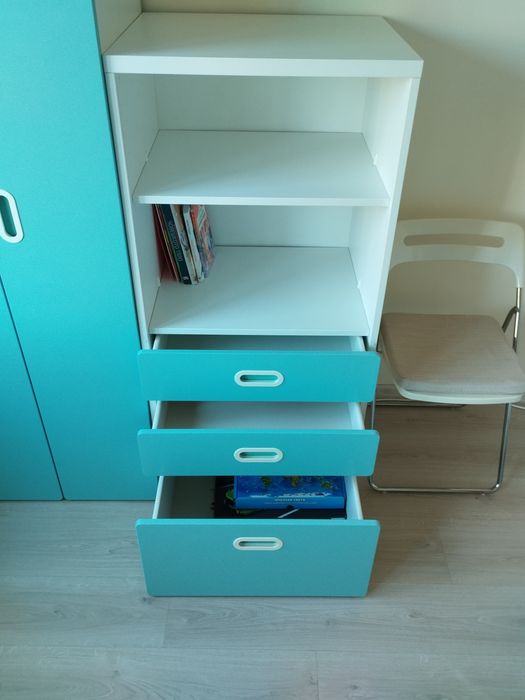 Продавам детско шкафче IKEA STUVA / SMÅSTAD с чела на чекмеджетата модел FRITIDS в тюркоазено синьо