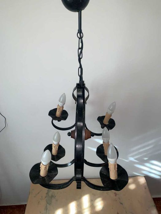 Candelabru rotund din lemn cu fier forjat