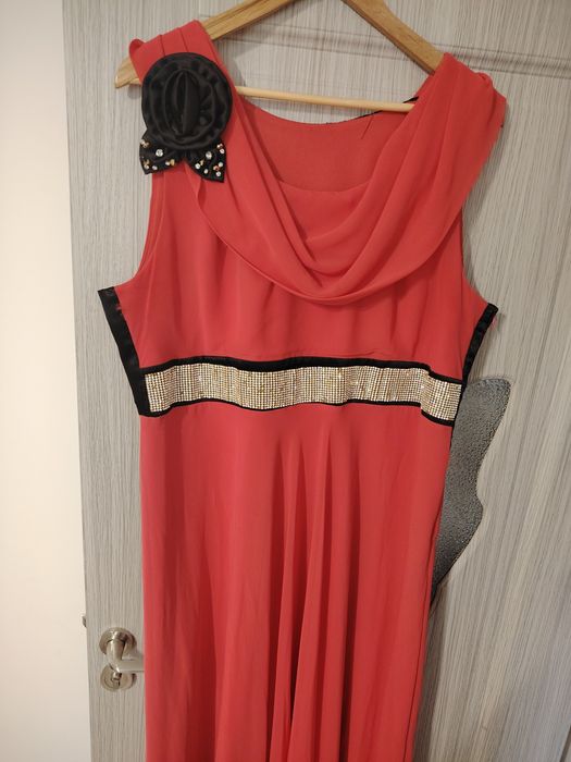 Vând rochii  de ocazie