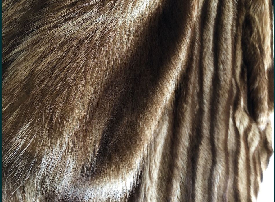 Шуба из меха енота