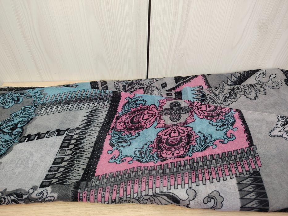 Eșarfă multicolora moderna